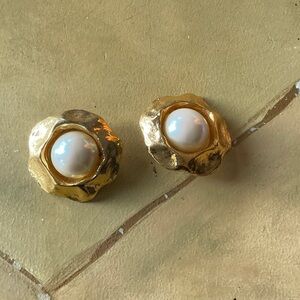 Elegant Gold and Pearl Earrings